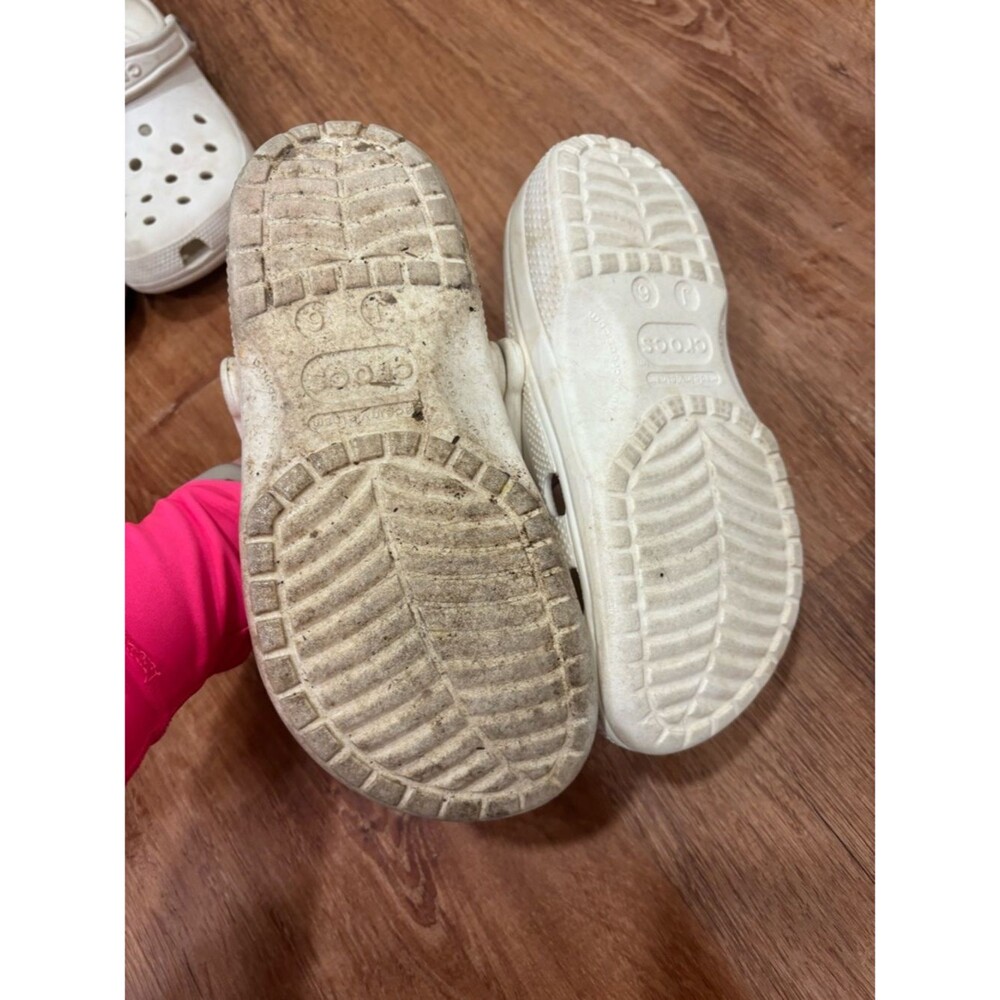 CROCS Kids Classic Clogs slide on shoes Cream Off-White size Js (7.5 women’s) - Picture 3 of 7